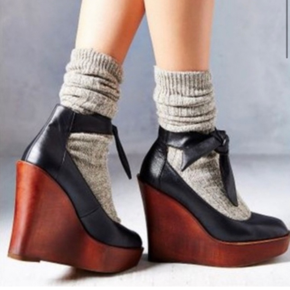 Kimchi Blue bow wooden wedge heels size 9